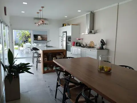 Casa en Venta en Longchamps, USD 230.000