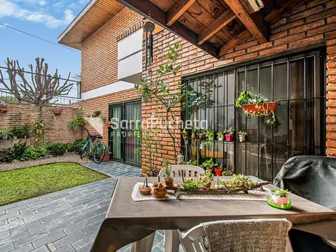 Venta casa 5 ambientes en Lomas del Mirador