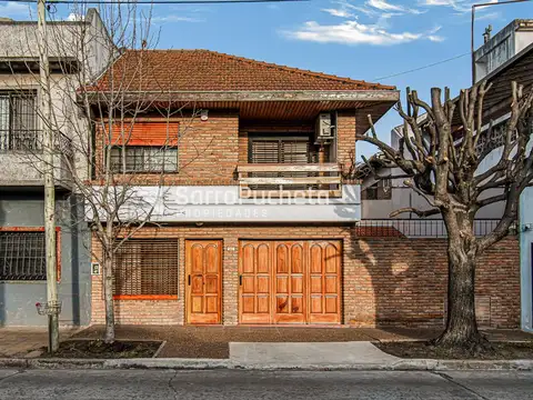 Venta casa 5 ambientes en Lomas del Mirador