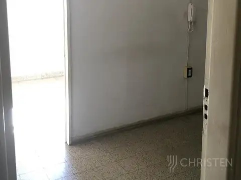 Oficina 9 ambientes con 2 baños