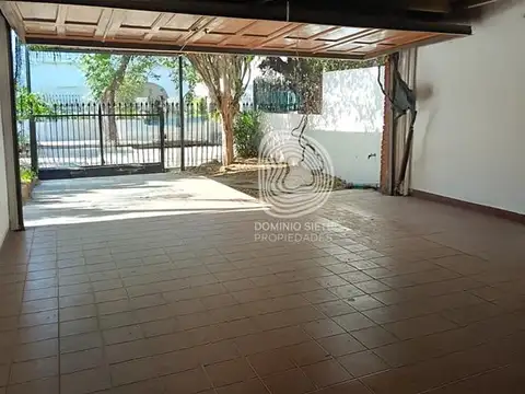Casa en Venta con 3 cocheras