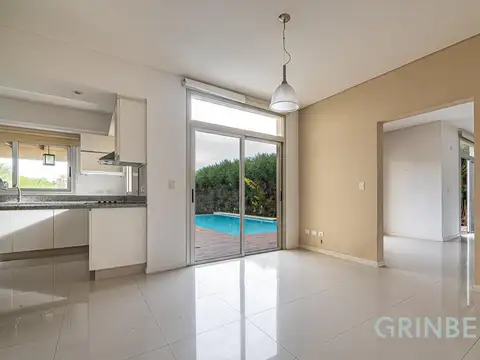 Excelente casa en el Barrio Los Sauces al lago