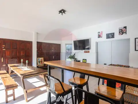 Casa 5 ambientes con 4 baños