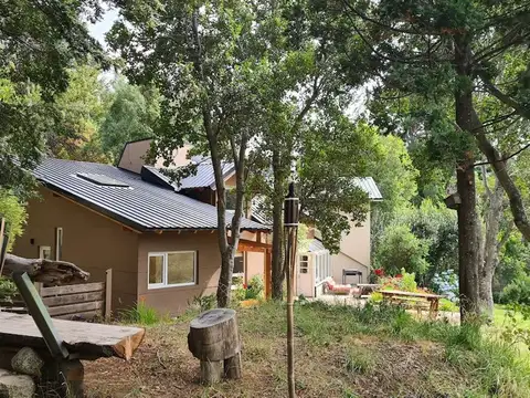 Casa en Alquiler con 2 cocheras