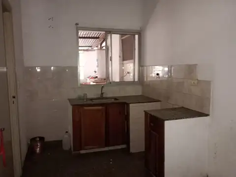 DOS LOCALES Y DOS DEPTOS EN ESQUINA DE SOURIGUES U$S 210.000.-