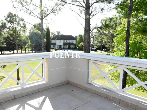 Casa 8 ambientes con 5 baños