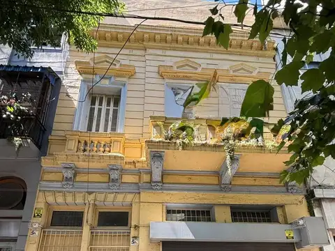 Avenida Almirante Brown 700