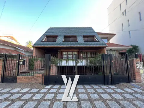 Casa 6 ambientes en venta Bernal centro - apto credito