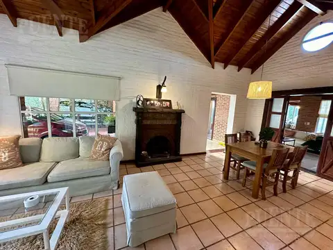Casa 5 ambientes con 3 baños