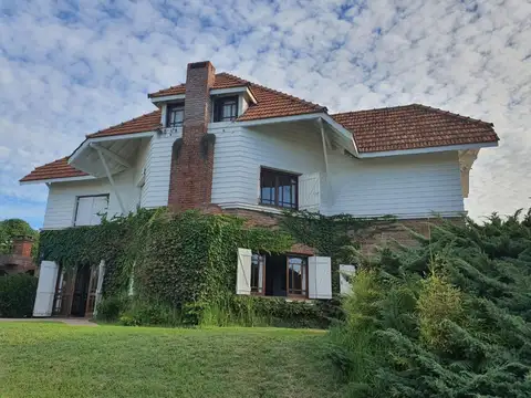 Paseo 126 bis 100, Piso PB