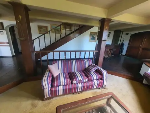 Casa 5 ambientes con 4 baños