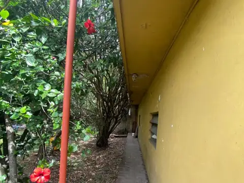 CASA EN UNA SOLA PLANTA A METROS DE ACCESO OESTE ESCUCHA PROPUESTAS