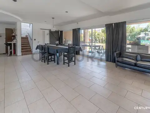 CASA EN VENTA  en El Cantón Norte -  5 Amb con Pileta