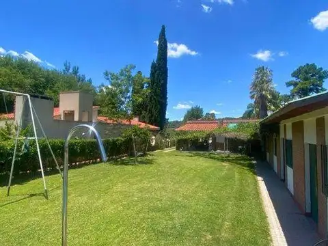 VENTA - CASA DE DOS DORMITORIOS CON PATIO Y PILETA - VILLA LA RIBERA, OLIVEROS