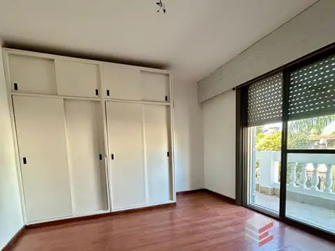 Depto Tipo Casa en Alquiler con 2 cocheras