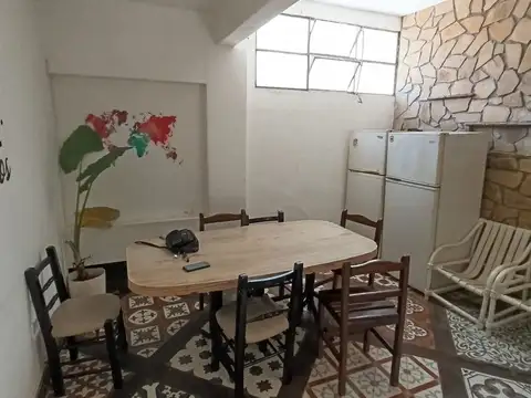 Casa 8 ambientes con 2 baños