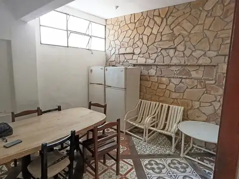 CASA 4 DORMITORIOS VENTA + DEPARTAMENTO CENTRO