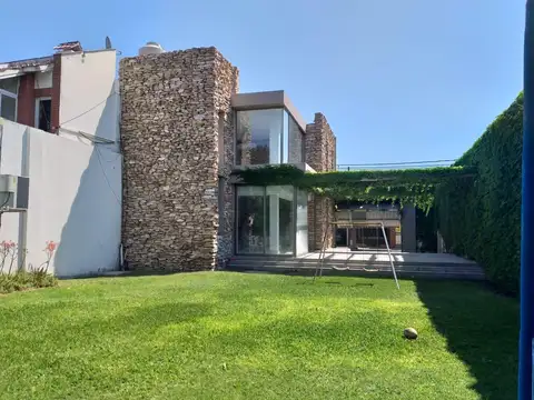 Venta casa Rosario Nueva Excelente calidad constructiva  Permutamos