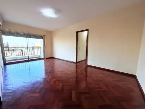 Departamento 4 ambientes con balcon y cochera