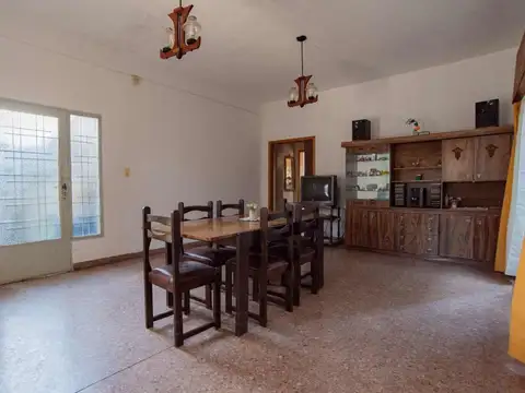 Casa 4 ambientes con 1 baño