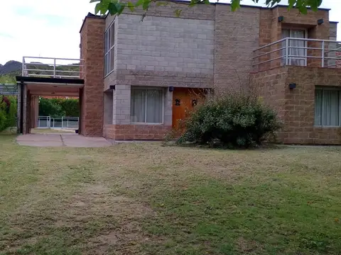 Casa 3 ambientes con 2 baños