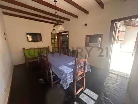 Casa 4 ambientes con 2 baños