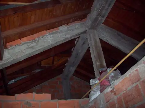 Casa 4 ambientes con 2 baños