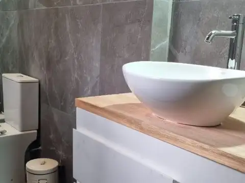 Casa 2 ambientes con 2 baños