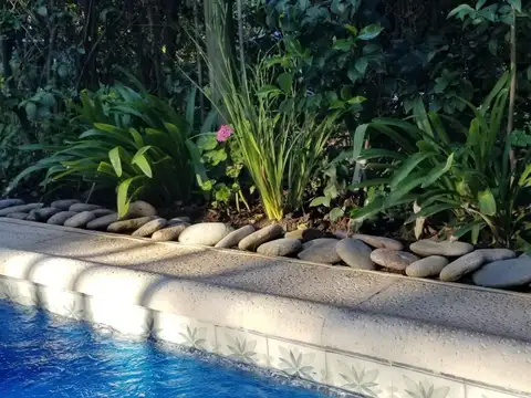 Casa en Alquiler con 1 cochera
