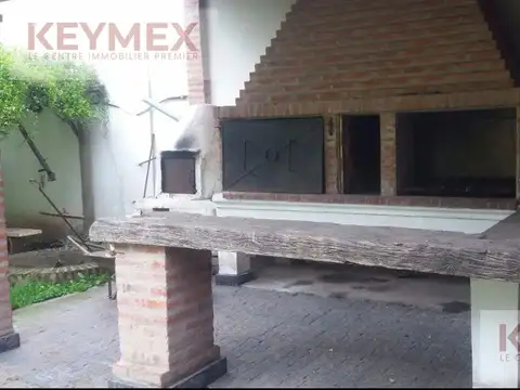 CASA Quinta VENTA  en Ituzaingó 4 DORMITORIOS GALERIA PILETA PARRILLA GRAN JARDIN  LOTE DE 1000 MTS