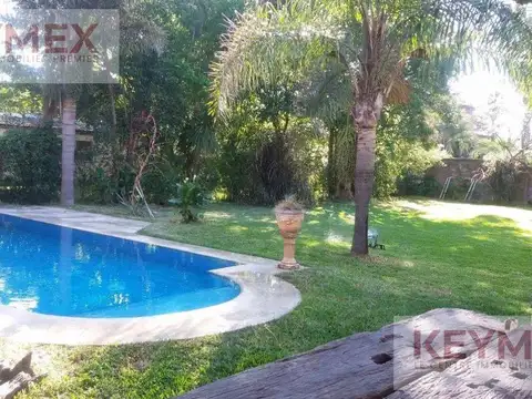 CASA Quinta VENTA  en Ituzaingó 4 DORMITORIOS GALERIA PILETA PARRILLA GRAN JARDIN  LOTE DE 1000 MTS