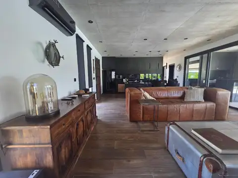 Casa en Alquiler con 1 cochera