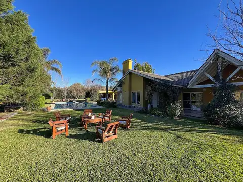 Casa en Venta con 2 cocheras