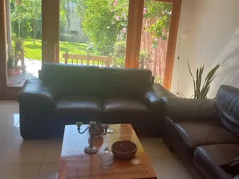 Casa 7 ambientes con 2 baños