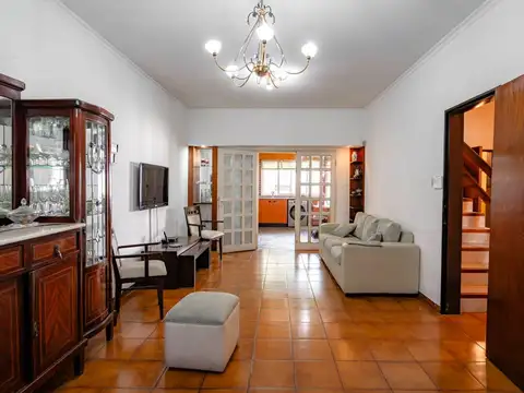 Casa en Venta con 3 cocheras