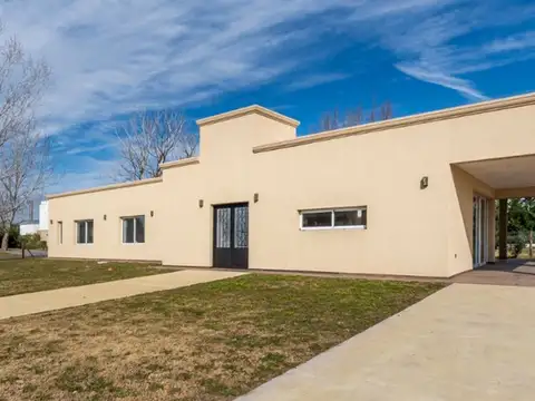 Casa 5 ambientes con 3 baños