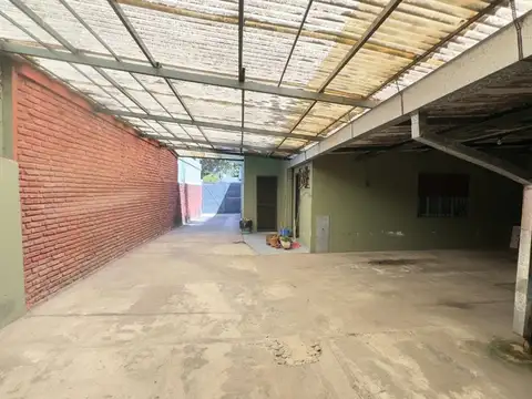 VENTA COCHERA BURZACO + 2 LOCALES AL FRENTE