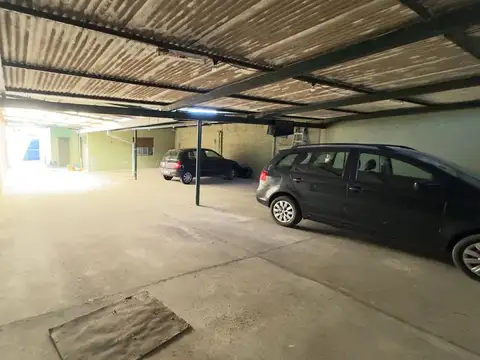VENTA COCHERA BURZACO + 2 LOCALES AL FRENTE