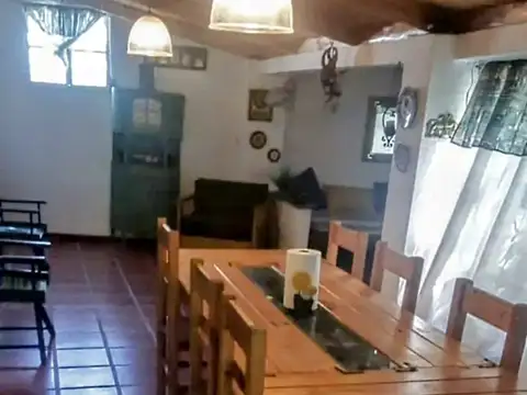 Casa 4 ambientes con 2 baños