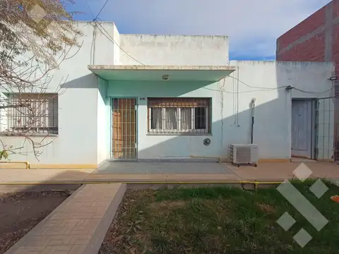 Casa 5 ambientes con 2 baños