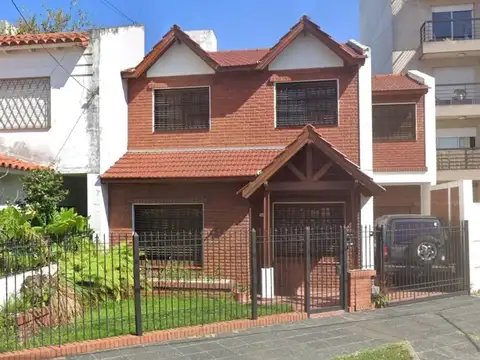 Chalet en Venta 6 Ambientes Fondo Quincho B° Güemes Haedo