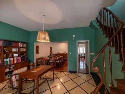 Casa 5 ambientes con 2 baños