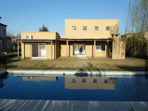 CASA EN VENTA EN ST. MATTHEWS VILLAGE - PILAR