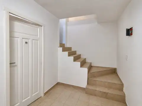 VENTA PH 2 AMB PRIMER PISO POR ESCALERA APTO CRED.