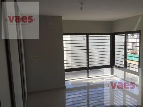 Casa en Alquiler con 2 cocheras