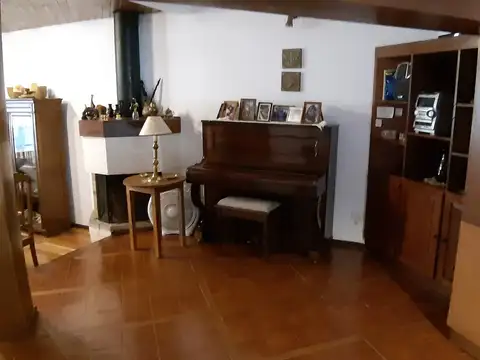 Casa en Alquiler con 2 cocheras
