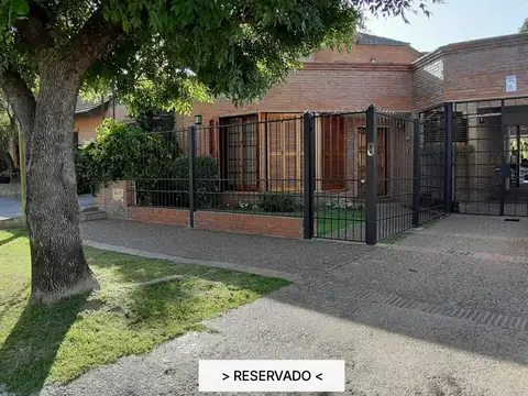 CASA  AMPLIA  EN DOS PLANTAS