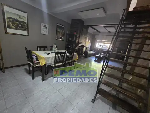 Casa 7 ambientes con 3 baños