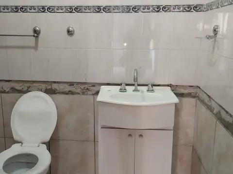 Casa 4 ambientes con 1 baño