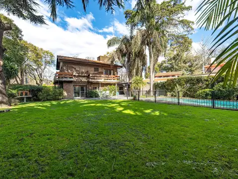 Casa en Venta con 4 cocheras